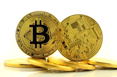 Bitcoin 'in fiziksel versiyonu, yeni sanal para. Dünya çapında kripto para birimi ve dijital ödeme sistemi için kavramsal görüntü ilk merkezi olmayan dijital para birimi olarak adlandırılır..