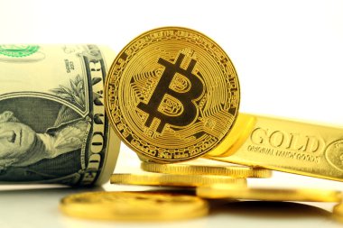 Bitcoin, yeni sanal para fiziksel sürümü. Cryptocurrency, altın ve dolar yatırımcılar için kavramsal görüntü.