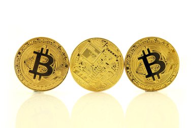 Bitcoin 'in fiziksel versiyonu, yeni sanal para. Dünya çapında kripto para birimi ve dijital ödeme sistemi için kavramsal görüntü ilk merkezi olmayan dijital para birimi olarak adlandırılır..