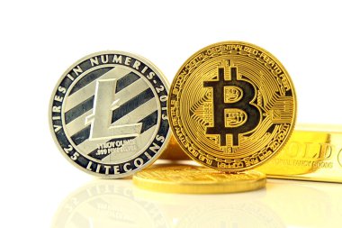 Fiziksel yorum-in Bitcoin ve Litecoin, yeni sanal para. Cryptocurrency, altın ve dolar yatırımcılar için kavramsal görüntü.