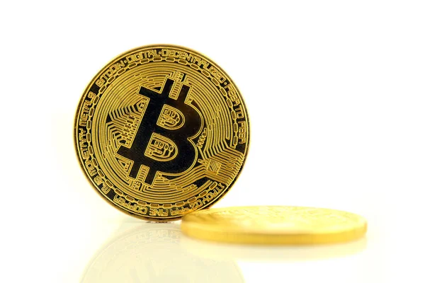 Versión física de Bitcoin, nuevo dinero virtual. Imagen conceptual para criptomoneda mundial y sistema de pago digital llamado la primera moneda digital descentralizada . —  Fotos de Stock