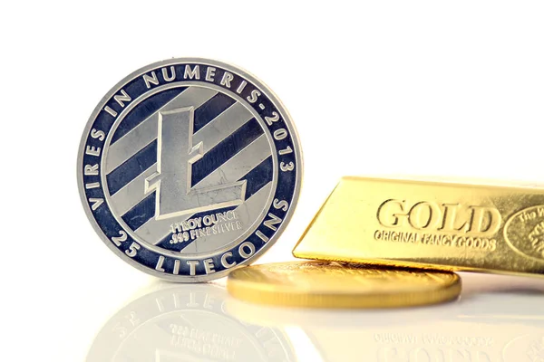Wersja pudełkowa Litecoin, nowe wirtualne pieniądze. Obraz koncepcyjny dla inwestorów w kryptowaluta i złoto. — Zdjęcie stockowe