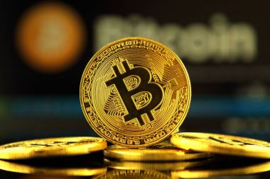 Wroclaw, Polonya - 14 Ekim 2017: Bitcoin, yeni sanal para yüksek ilgi.