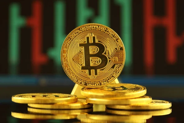 Versión física de Bitcoin, nuevo dinero virtual . —  Fotos de Stock