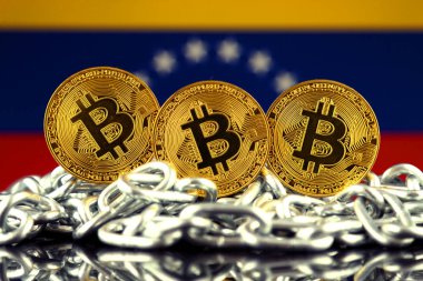 Bitcoin (sanal para), zincir ve Venezuela bayrak fiziksel sürümü. Venezuela Blockchain teknoloji ve cryptocurrency yatırımcılar kavramsal görüntü.