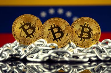 Bitcoin (sanal para), zincir ve Venezuela bayrak fiziksel sürümü. Venezuela Blockchain teknoloji ve cryptocurrency yatırımcılar kavramsal görüntü.