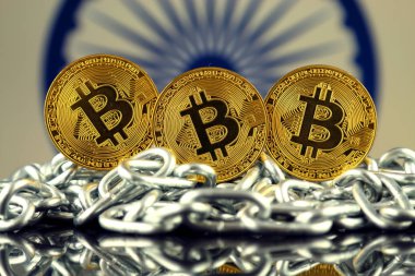 Bitcoin (sanal para), zincir ve Hindistan bayrağı fiziksel sürümü. Kavramsal görüntü Hindistan Blockchain teknoloji ve yatırımcılar cryptocurrency.