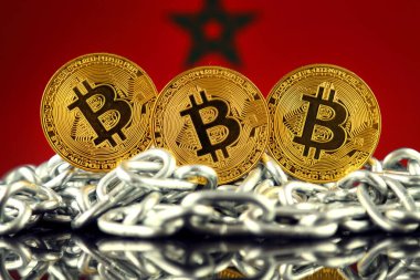 Bitcoin (sanal para), zincir ve Fas bayrak fiziksel sürümü. Fas Blockchain teknoloji ve cryptocurrency yatırımcılar kavramsal görüntü.