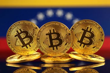 Bitcoin (sanal para) ve Venezuela bayrak fiziksel sürümü. Venezuela Blockchain teknoloji ve cryptocurrency yatırımcılar kavramsal görüntü.