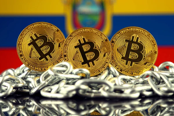 Physical version of Bitcoin (new virtual money), chain and Ecuador Flag. Conceptual image for investors in cryptocurrency and Blockchain Technology in Ecuador. — Stock Photo, Image