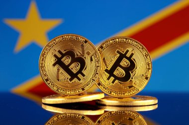 Bitcoin ve Demokratik Cumhuriyeti Kongo bayrak fiziksel sürümü. Yakın çekim.