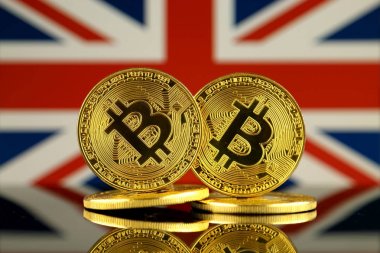 Bitcoin ve Amerika Birleşik Devletleri bayrağı fiziksel sürümü. Yakın çekim.