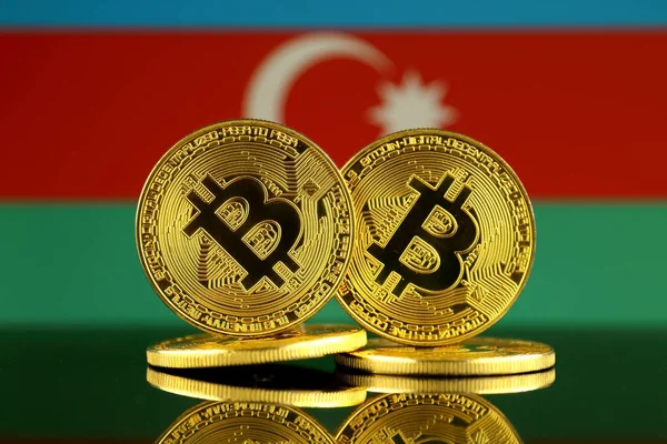 比特币和阿塞拜疆国旗的物理版本 — 图库照片
