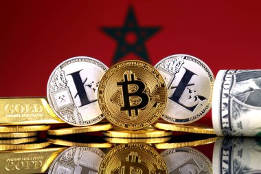 Bitcoin, Litecoin, altın, bize dolar ve Fas bayrak fiziksel sürümü. Cryptocurrency, altın ve dolar yatırımcılar için kavramsal görüntü.