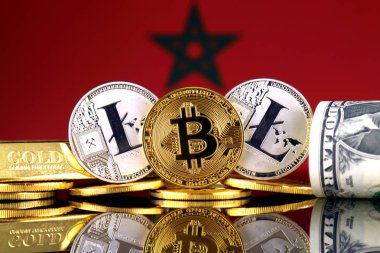 Bitcoin, Litecoin, altın, bize dolar ve Fas bayrak fiziksel sürümü. Cryptocurrency, altın ve dolar yatırımcılar için kavramsal görüntü.