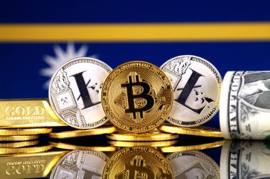 Bitcoin, Litecoin, altın, bize dolar ve Nauru bayrak fiziksel sürümü. Cryptocurrency, altın ve dolar yatırımcılar için kavramsal görüntü.