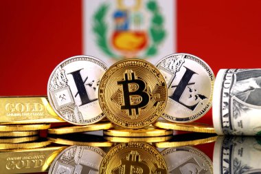 Bitcoin, Litecoin, altın, bize dolar ve Peru bayrağı fiziksel sürümü. Cryptocurrency, altın ve dolar yatırımcılar için kavramsal görüntü.