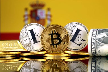 Bitcoin, Litecoin, altın, bize dolar ve İspanya bayrağı fiziksel sürümü. Cryptocurrency, altın ve dolar yatırımcılar için kavramsal görüntü.