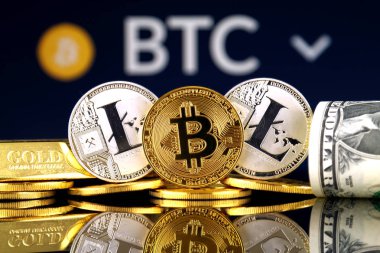 Fiziksel yorum-in Bitcoin ve Litecoin, altın, bize dolar. Cryptocurrency, altın ve dolar yatırımcılar için kavramsal görüntü.