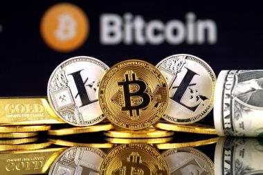 Fiziksel yorum-in Bitcoin ve Litecoin, altın, bize dolar. Cryptocurrency, altın ve dolar yatırımcılar için kavramsal görüntü.