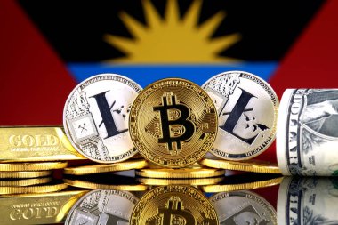 Bitcoin, Litecoin, altın, bize dolar ve Antigua ve Barbuda bayrağı fiziksel sürümü. Cryptocurrency, altın ve dolar yatırımcılar için kavramsal görüntü.