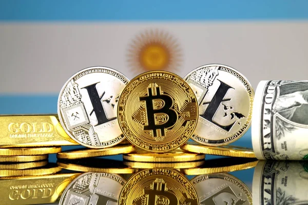 Versión Física Bitcoin Litecoin Oro Dólar Estadounidense Bandera Argentina Imagen — Foto de Stock