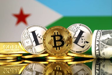Bitcoin, Litecoin, altın, bize dolar ve Cibuti bayrağı fiziksel sürümü. Cryptocurrency, altın ve dolar yatırımcılar için kavramsal görüntü.