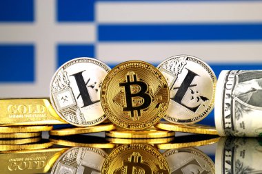 Bitcoin, Litecoin, altın, bize dolar ve Yunanistan bayrağı fiziksel sürümü. Cryptocurrency, altın ve dolar yatırımcılar için kavramsal görüntü.
