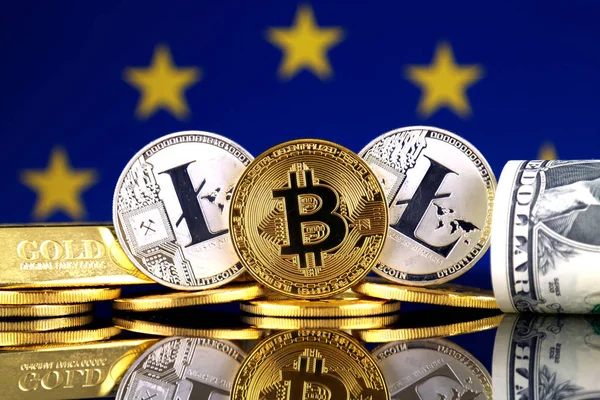 Bitcoin, Litecoin, altın, bize dolar ve Avrupa Birliği bayrağı fiziksel sürümü. Cryptocurrency, altın ve dolar yatırımcılar için kavramsal görüntü.