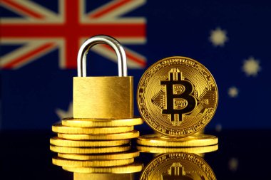 Bitcoin, altın asma kilit ve Avustralya bayrağı fiziksel sürümü. Cryptocurrencies, yönetmelikler, kısıtlamaları veya güvenlik, koruma, gizlilik yasaklanması.