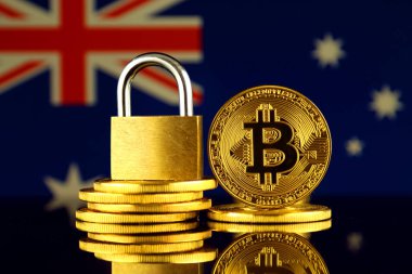 Bitcoin, altın asma kilit ve Avustralya bayrağı fiziksel sürümü. Cryptocurrencies, yönetmelikler, kısıtlamaları veya güvenlik, koruma, gizlilik yasaklanması.