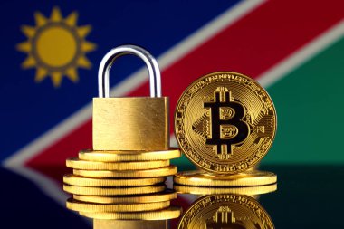 Bitcoin, altın asma kilit ve Namibya bayrağı fiziksel sürümü. Cryptocurrencies, yönetmelikler, kısıtlamaları veya güvenlik, koruma, gizlilik yasaklanması.