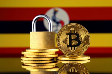 Bitcoin, altın asma kilit ve Uganda bayrağı fiziksel sürümü. Cryptocurrencies, yönetmelikler, kısıtlamaları veya güvenlik, koruma, gizlilik yasaklanması.