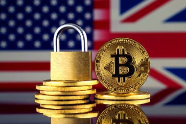Bitcoin, altın asma kilit, Amerika Birleşik Devletleri ve Amerika Birleşik Devletleri bayrağı fiziksel sürümü. Cryptocurrencies, yönetmelikler, kısıtlamaları veya güvenlik, koruma, gizlilik yasaklanması.