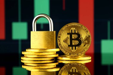 Bitcoin ve altın asma kilit fiziksel sürümü. Cryptocurrencies, yönetmelikler, kısıtlamaları veya güvenlik, koruma, gizlilik yasaklanması.