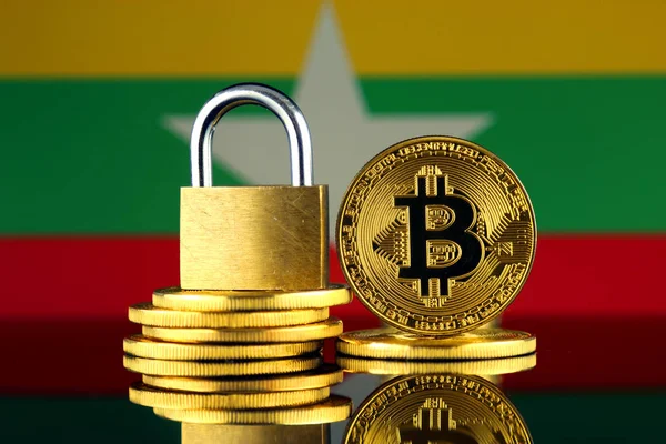 Bitcoin, altın asma kilit ve Myanmar bayrağı fiziksel sürümü. Cryptocurrencies, yönetmelikler, kısıtlamaları veya güvenlik, koruma, gizlilik yasaklanması.