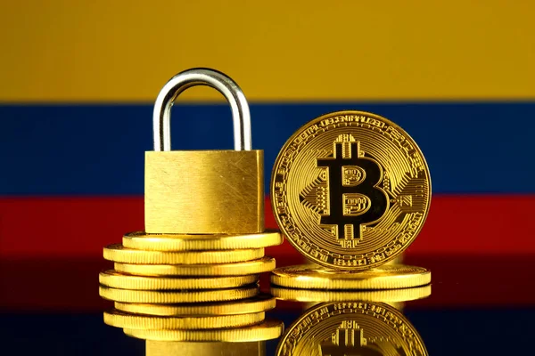 Physical Version Bitcoin Golden Padlock Colombia Flag Prohibition Cryptocurrencies Regulations — Stock Photo, Image