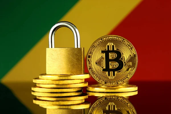 Bitcoin, altın asma kilit ve Kongo Cumhuriyeti bayrağı fiziksel sürümü. Cryptocurrencies, yönetmelikler, kısıtlamaları veya güvenlik, koruma, gizlilik yasaklanması.