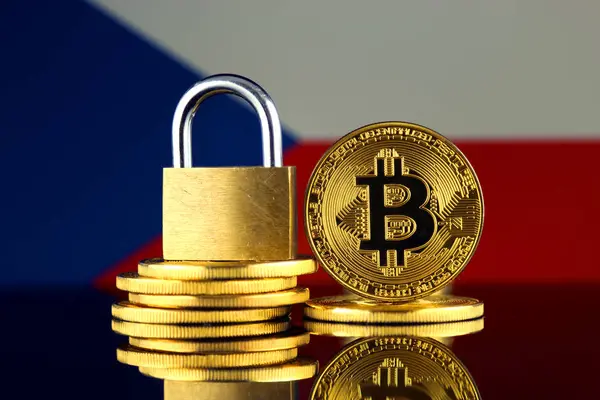 Bitcoin, altın asma kilit ve Çek Cumhuriyeti bayrağı fiziksel sürümü. Cryptocurrencies, yönetmelikler, kısıtlamaları veya güvenlik, koruma, gizlilik yasaklanması.