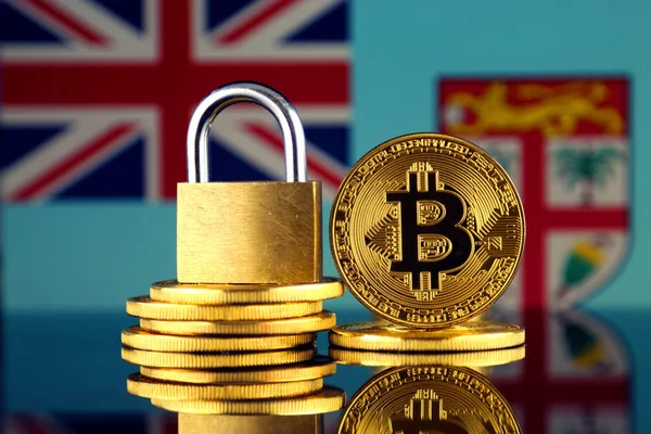 Bitcoin, altın asma kilit ve Fiji bayrağı fiziksel sürümü. Cryptocurrencies, yönetmelikler, kısıtlamaları veya güvenlik, koruma, gizlilik yasaklanması.