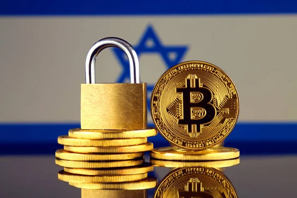 Bitcoin, altın asma kilit ve İsrail bayrağı fiziksel sürümü. Cryptocurrencies, yönetmelikler, kısıtlamaları veya güvenlik, koruma, gizlilik yasaklanması.
