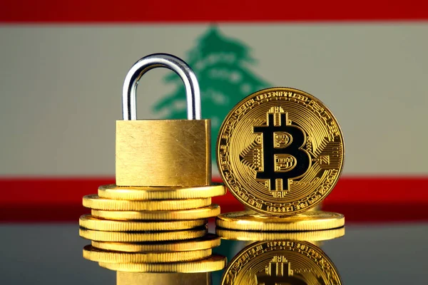 Bitcoin, altın asma kilit ve Lübnan Bayrağı fiziksel sürümü. Cryptocurrencies, yönetmelikler, kısıtlamaları veya güvenlik, koruma, gizlilik yasaklanması.