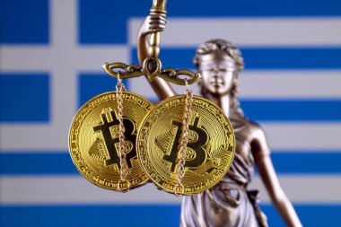 Hukuk ve adalet, fiziksel yorum-in Bitcoin ve Yunanistan bayrağı sembolü. Cryptocurrencies, yönetmelikler, kısıtlamaları veya güvenlik, koruma, gizlilik yasaklanması.