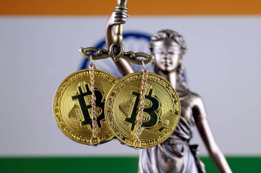 Hukuk ve adalet, fiziksel yorum-in Bitcoin ve Hindistan bayrağı sembolü. Cryptocurrencies, yönetmelikler, kısıtlamaları veya güvenlik, koruma, gizlilik yasaklanması.