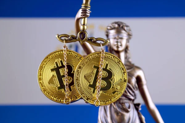 Símbolo Ley Justicia Versión Física Bitcoin Bandera Salvador Prohibición Criptomonedas — Foto de Stock
