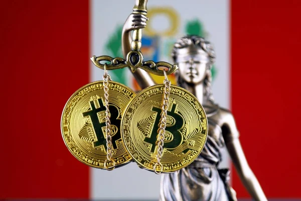 Símbolo Lei Justiça Versão Física Bitcoin Bandeira Peru Proibição Criptomoedas — Fotografia de Stock
