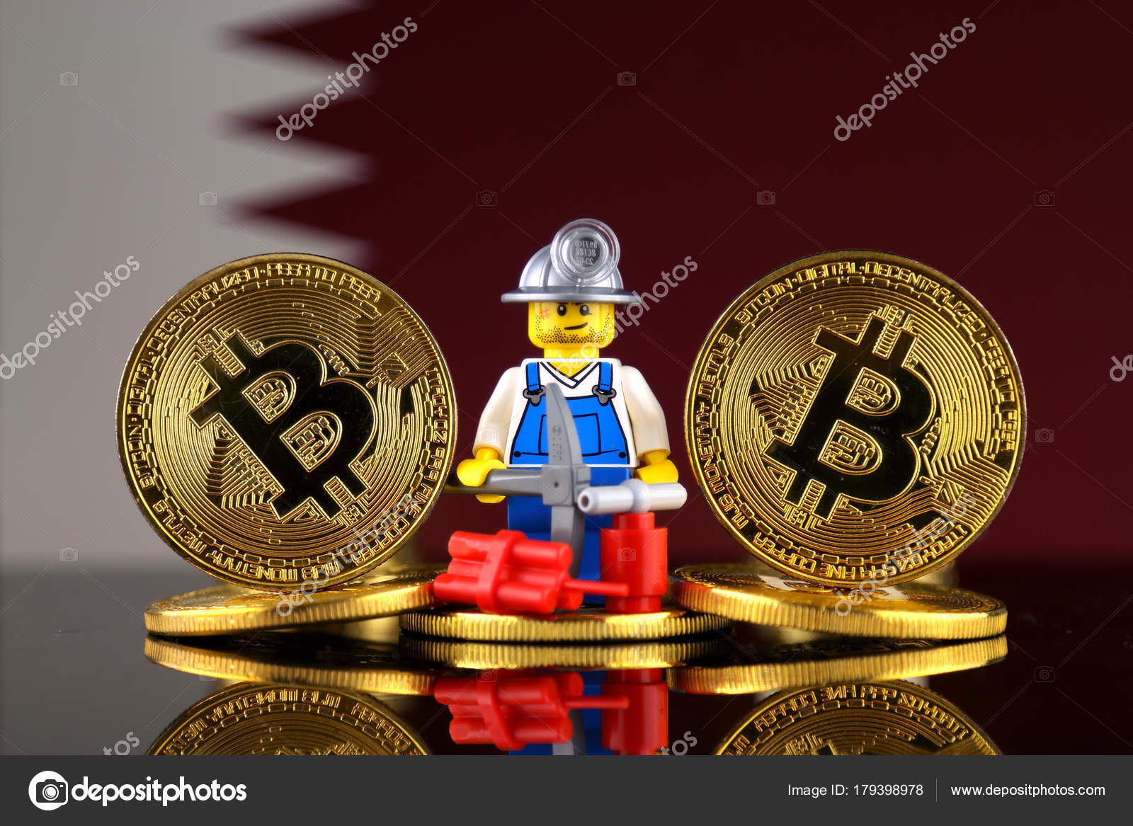 Physische Version Des Bitcoin Bergmann Und Katar Flagge Konzeptbild - 