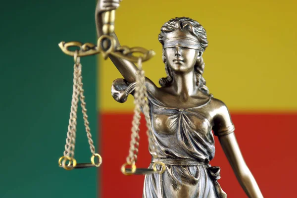 Symbool Van Recht Rechtvaardigheid Met Benin Vlag Close — Stockfoto