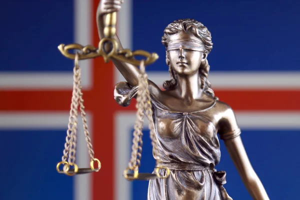 象征法律和正义与冰岛旗子 — 图库照片