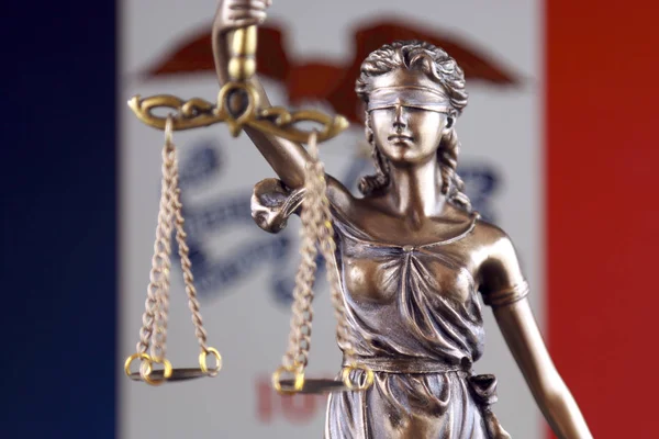Symbool Van Recht Rechtvaardigheid Met Vlag Van Iowa Close — Stockfoto